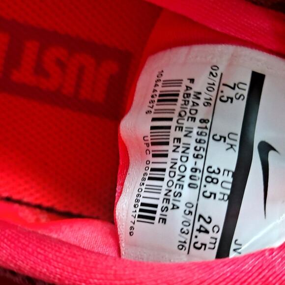 Nike Women's Noble Red Lightweight Darwin Running Trainers Shoes Size 7.5 - Picture 4 of 7
